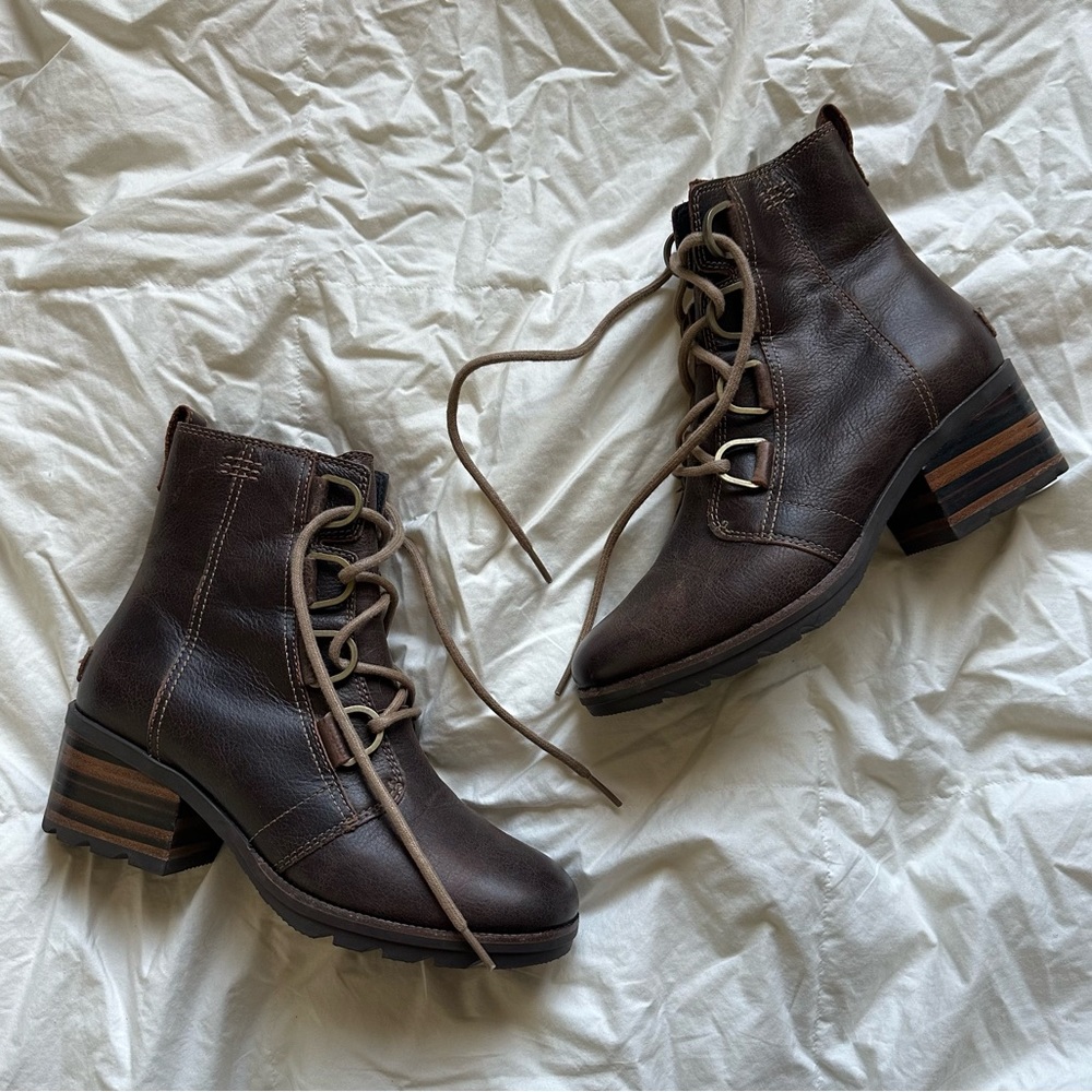 Brown leather sorel heeled lace up boots